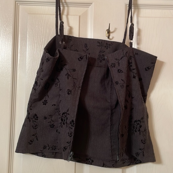 Charcoal grey top; adjustable straps; stretchy; unzips on back; size medium - Picture 3 of 5